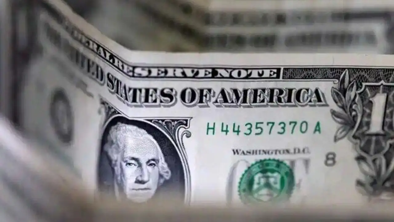 تغيرات أسعار صرف الدولار مقابل الجنيه المصري في تعاملات الثلاثاء 17 مارس